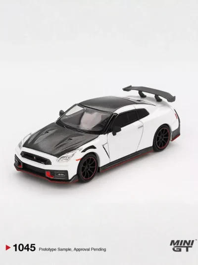 Nissan GT-R Nismo 2024 Brilliant White Pearl-04