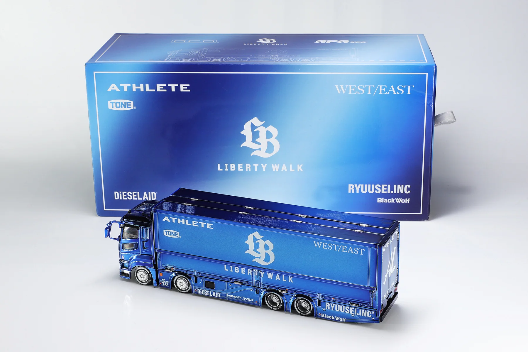 GCD 1:64 LBWK MITSUBISHI FUSO SUPER GREAT TRANSPORT TRUCK CHROME BLUE APA XPO EXCLUSIVE - Image 8